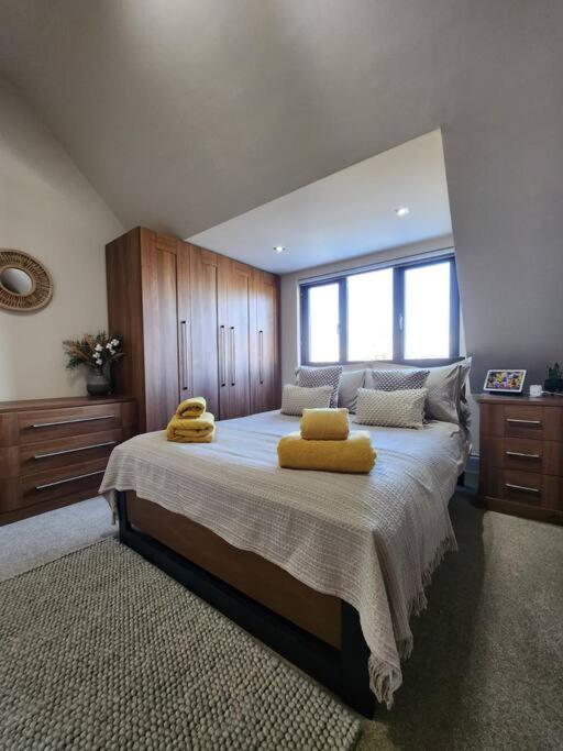 Luxury 1 Bed Coach House Apartment Huddersfield Exterior photo