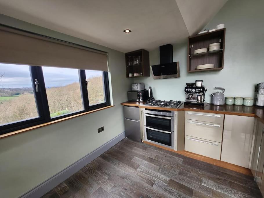 Luxury 1 Bed Coach House Apartment Huddersfield Exterior photo