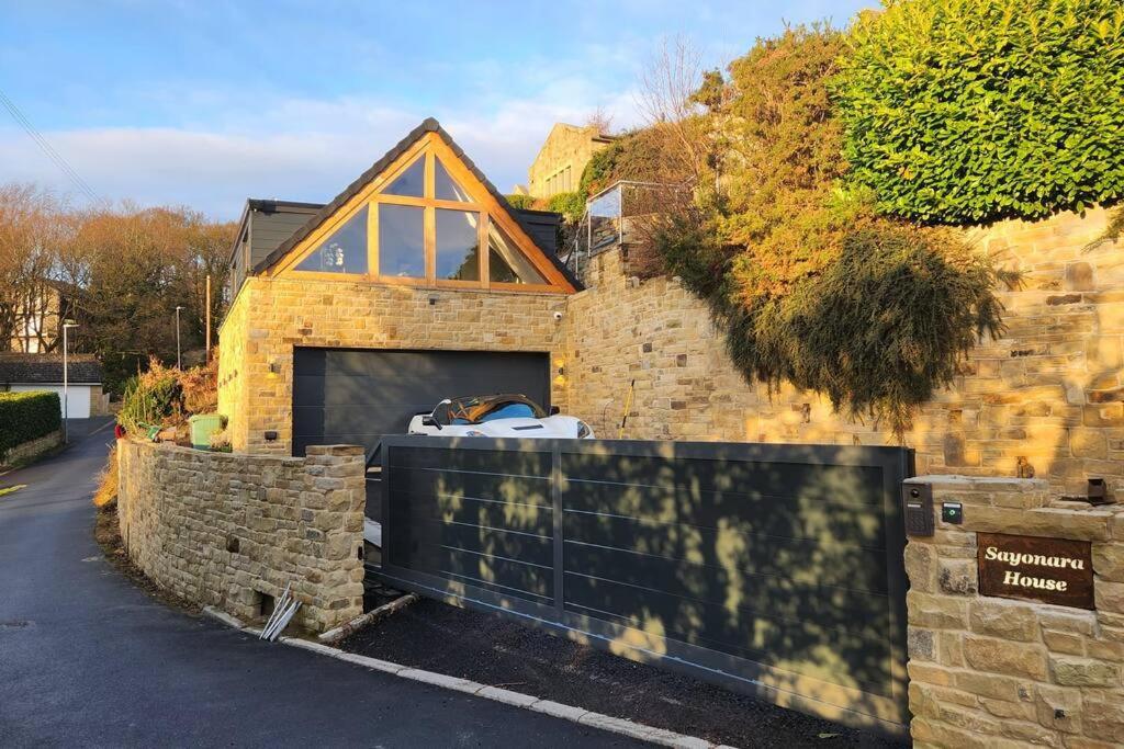 Luxury 1 Bed Coach House Apartment Huddersfield Exterior photo