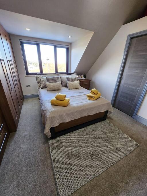 Luxury 1 Bed Coach House Apartment Huddersfield Exterior photo